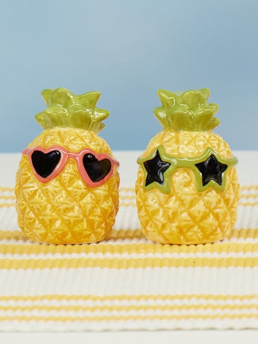 New Cracker Barrel Pineapple Ceramic Salt & Pepper Shakers - Yellow with Green